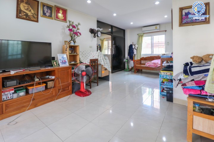 *****บ้านเดี่ยวมือสองย่านนนทบุรี ม.บางกอกการ์เด้นท์ กาญจนาภิเษก บนเนื้อที่ 51 ตร.ว. ฟังก์ชันครบจัดเต็ม 3 ห้องนอน 3 ห้องน้ำ จอดรถ 2 คัน บ้านสวยพร้อมอยู่ บรรยากาศร่มรื่น สงบ บนทำเลที่ดี เดินทางสะดวก ใกล้เซ็นทรัลเวสต์เกต และทางด่วนศรีรัช เพียงไม่กี่นาถึงถึง รถไฟฟ้าสถานี "ตลาดบางใหญ่" พร้อมราคาสุดพิเศษ!